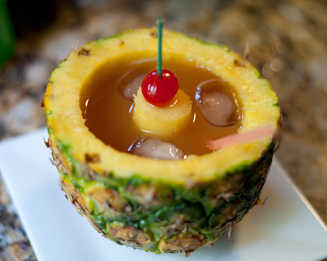 Come servire un drink: la coppa d'ananas, per i cocktail più esotici